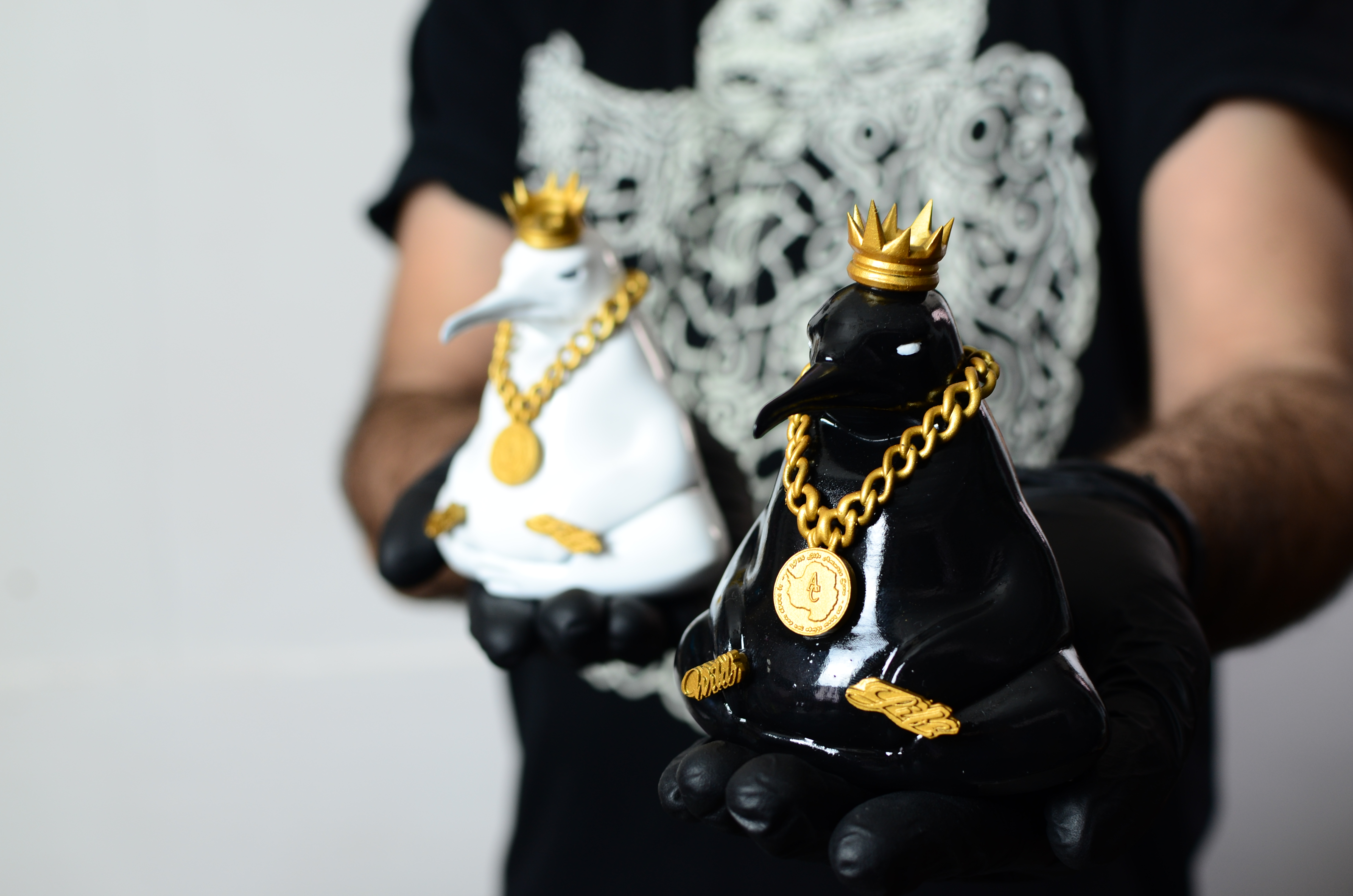 Art Toys P.N.Wynn con corona y cadena